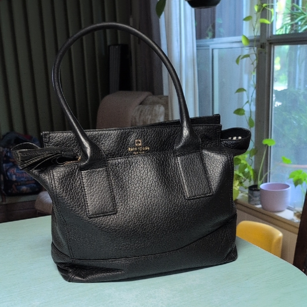 Kate Spade Black Leather Tote Elegant Design